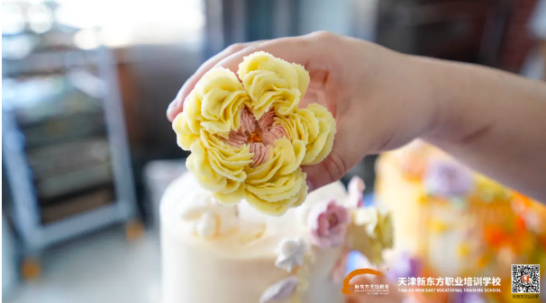 颜值扛把子|菁英西点2301班韩式裱花考核属实拿捏住西点界的“流量密码”